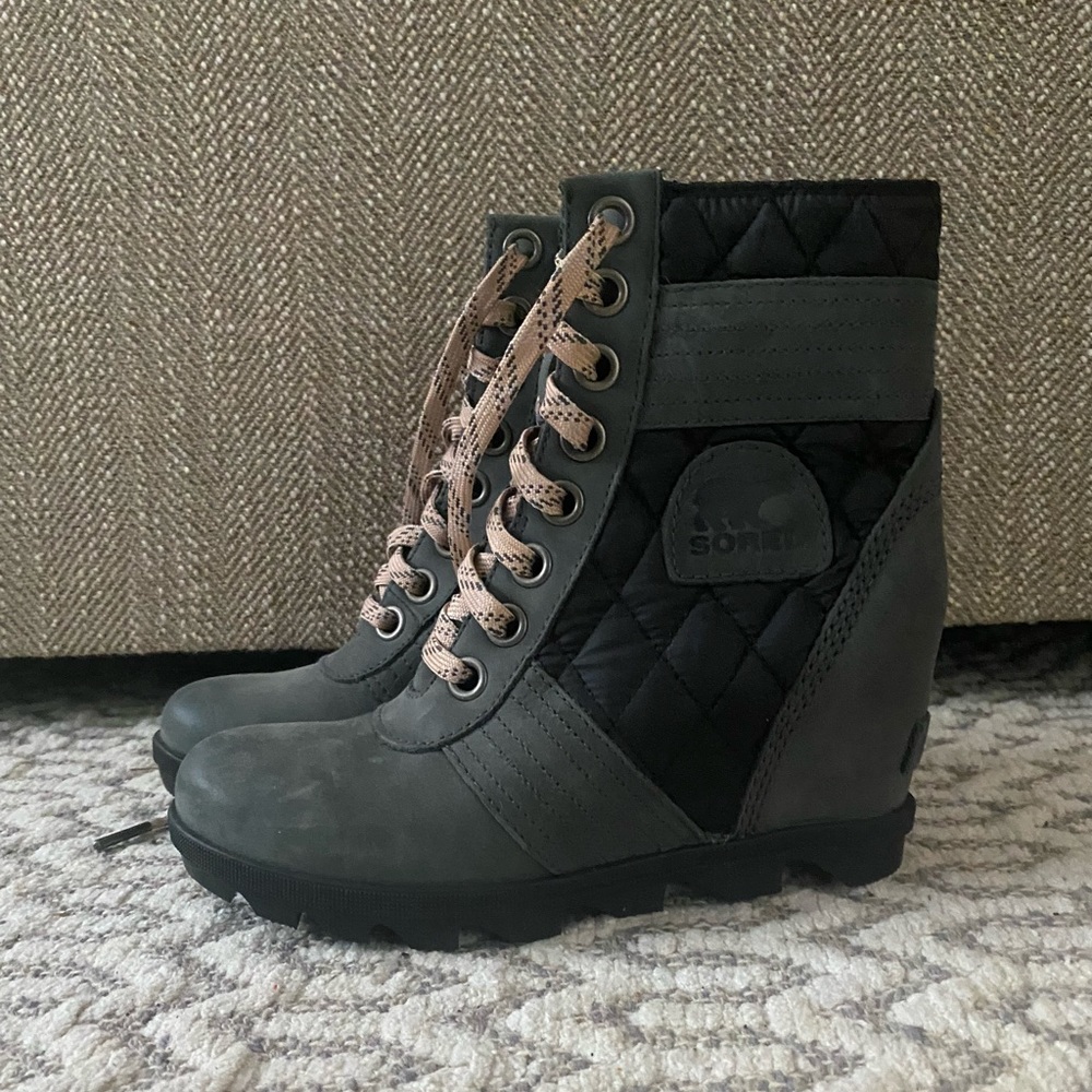 Sorel Lexie Wedge Boots. Size 6.
